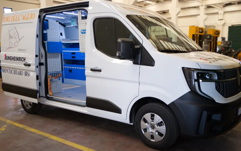 officina mobile per assitenza carrelli